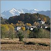 Novembre 40 · Le Château de Coarraze et le Pic du Midi de Bigorre · © stockli
